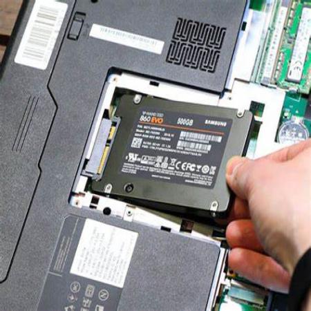 فروش انواع فلش،هارد و حافظه SSd