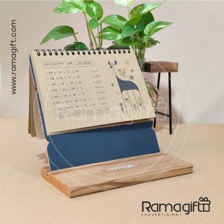تقویم رومیزی با پایه چوبی