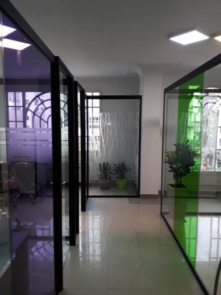 برچسب شیشه ساده و رنگی