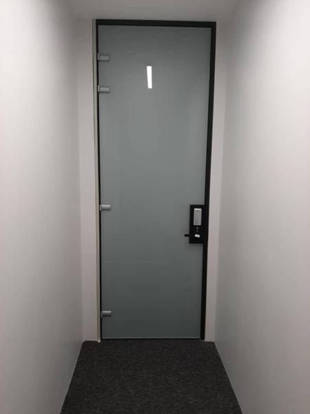 برچسب شیشه ساده و رنگی