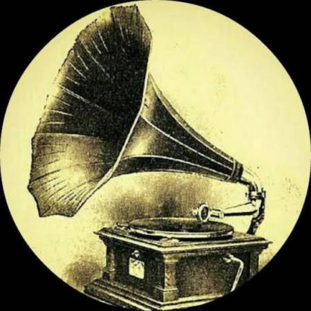 ساخت و تنظیم مجدد و بازسازی آهنگ های قدیمی با فضاسازی متفاوت و امروزی